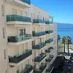 Sea Side アパート