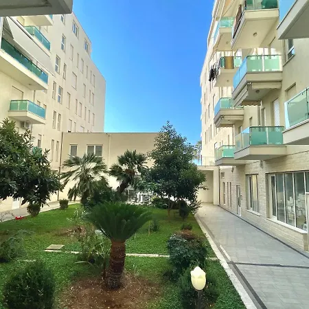 Sea Side Appartamento Vlorë