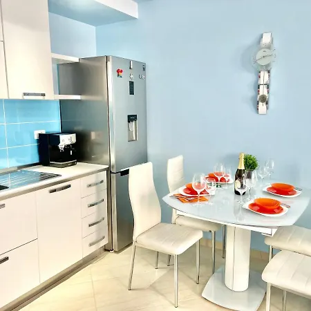 Sea Side Apartment *